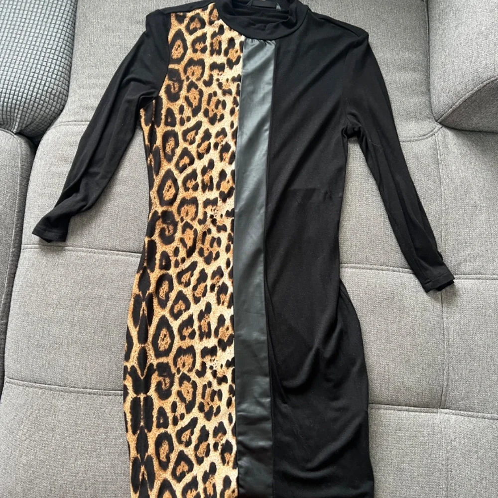 Multiple dresses - Picture 7 of 12